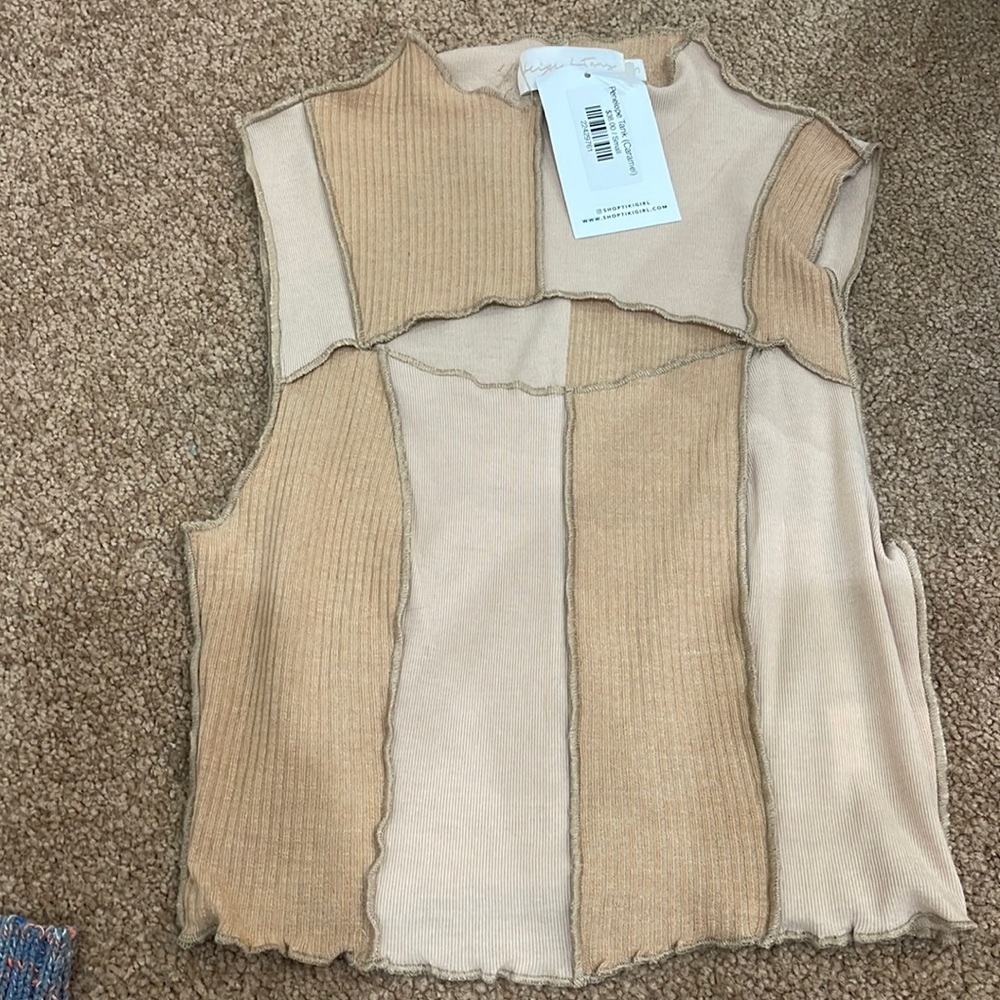 NWT crop top with keyhole